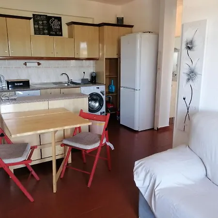 Apartamento 405 Em Urbanização Com Piscinas Apartamento *