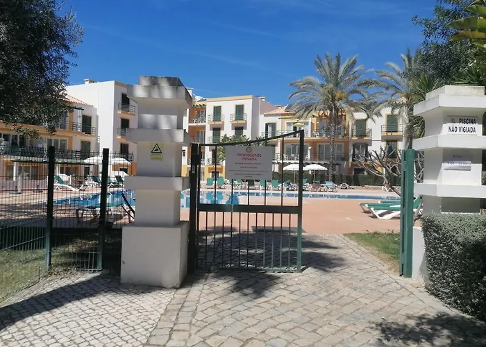 Apartamento 405 Em Urbanizacao Com Piscinas *