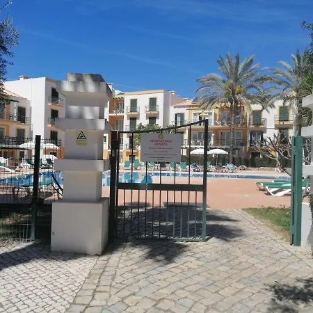 Apartamento 405 Em Urbanizacao Com Piscinas *