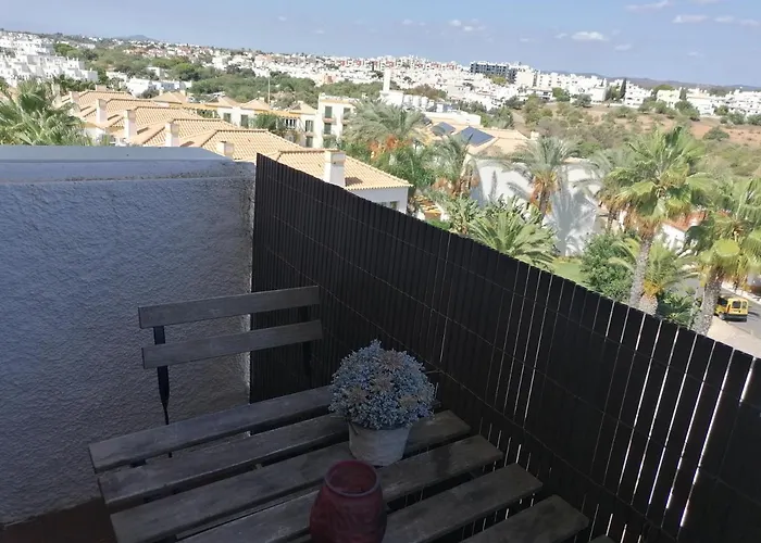 Apartamento 405 Em Urbanização Com Piscinas Apartamento *